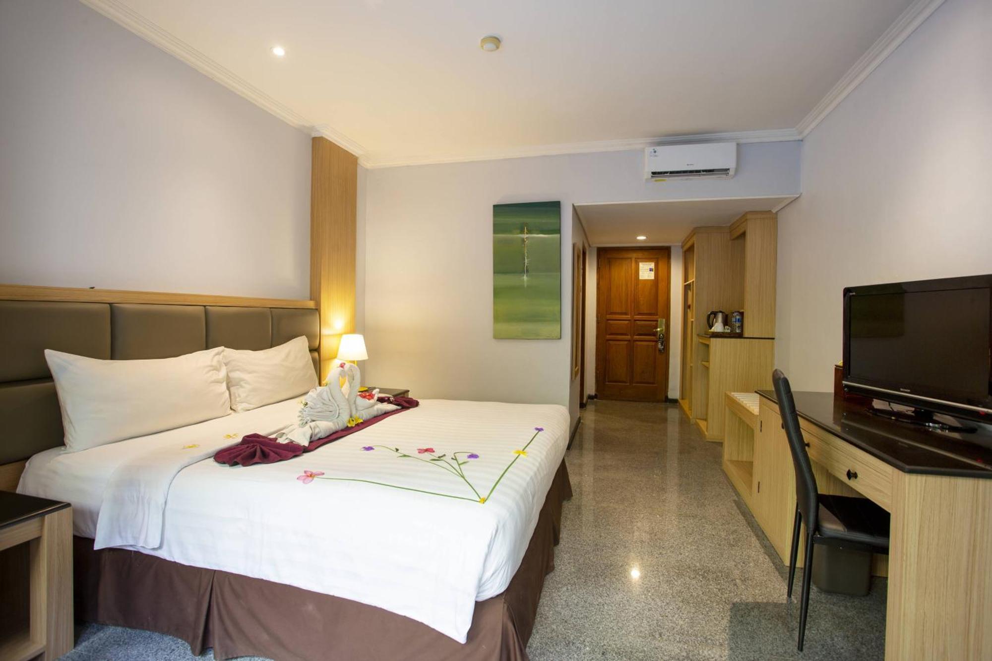 Famous Hotel Kuta Formerly Permata Kuta Hotel Kültér fotó