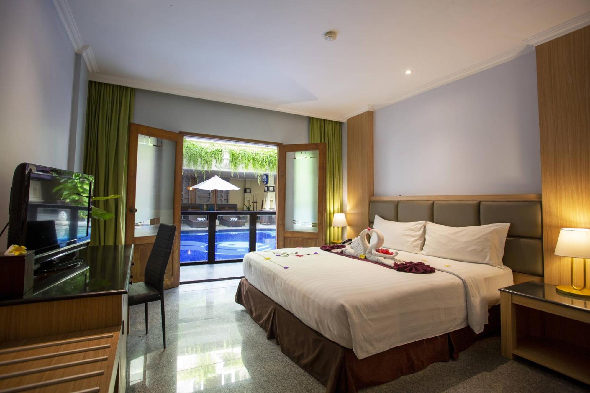 Famous Hotel Kuta Formerly Permata Kuta Hotel Kültér fotó